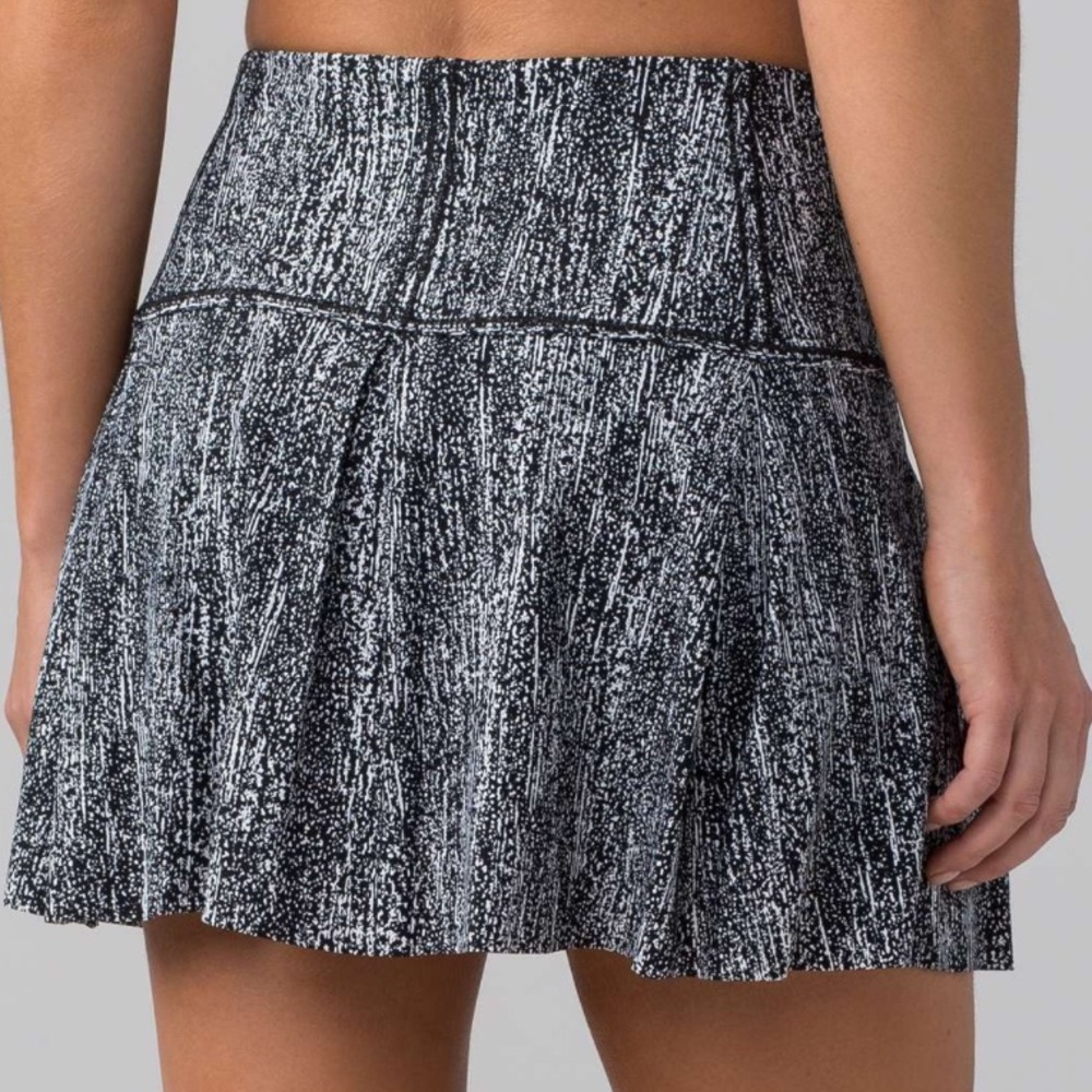 Lululemon Lost In Pace Skirt (Tall) (15") size 10
Air Time White Black